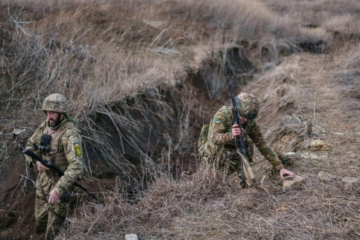 Binh sỹ Ukraine tại Donetsk. Ảnh: WSJ