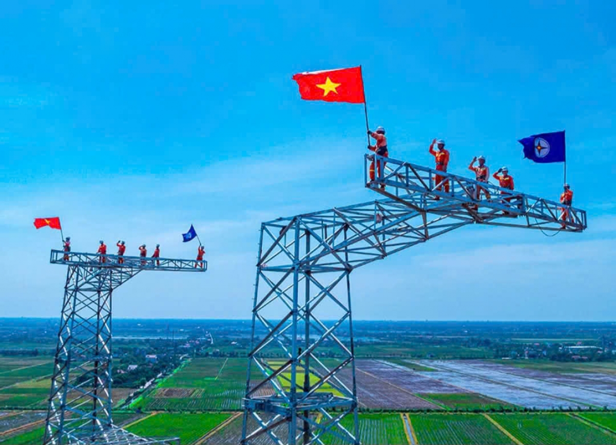 Dự án đường dây 500kV mạch 3 Quảng Trạch - Phố Nối sau hơn 6 tháng đã hoàn thành thi công, đóng điện và khánh thành dự án đúng dịp kỷ niệm 79 năm Cách mạng tháng Tám và Quốc khánh 2/9/2024.