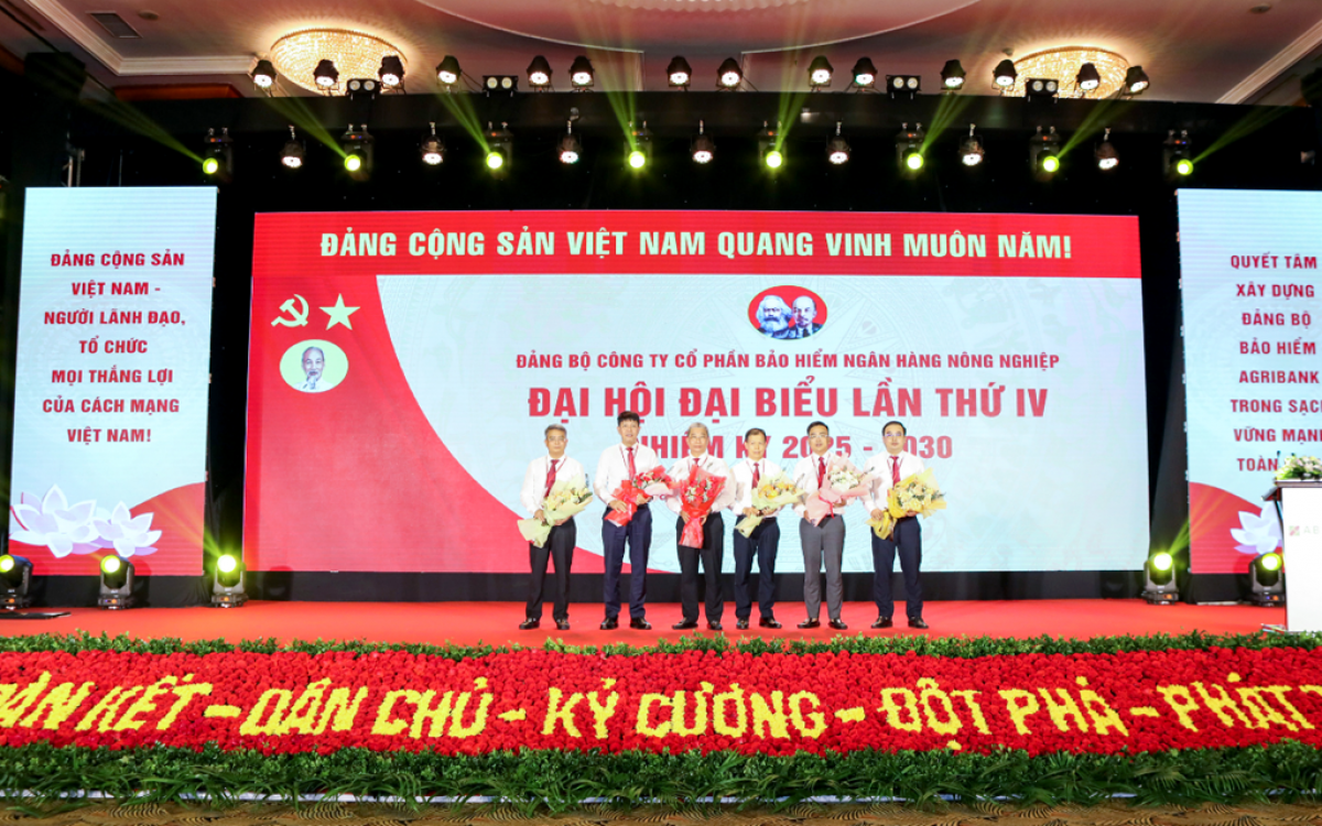 Ban Chấp hành Đảng bộ Bảo hiểm Agribank khóa IV, 2025-2030 ra mắt Đại hội.