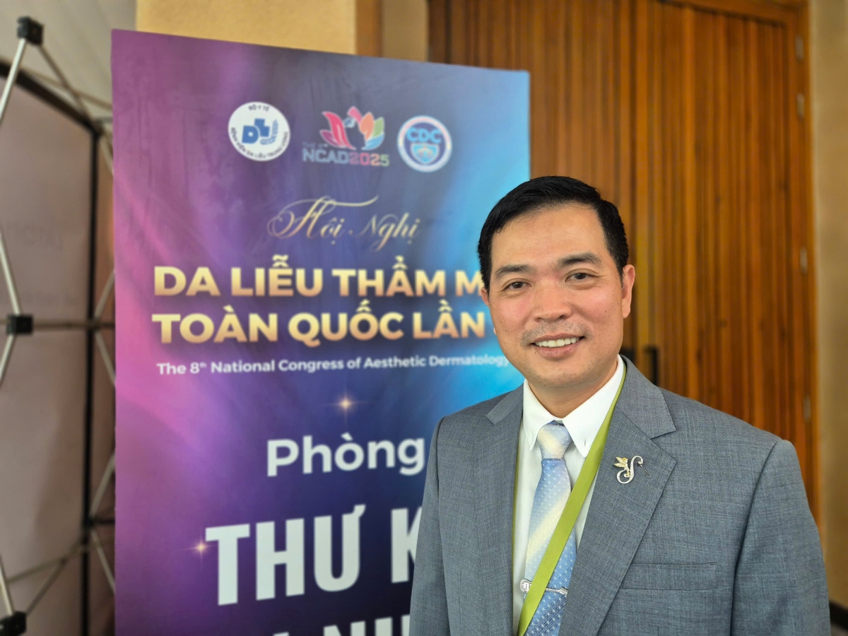 BS Nguyễn Hồng Sơn chia sẻ với phóng viên bên lề Hội nghị da liễu thẩm mỹ toàn quốc lần thứ 8