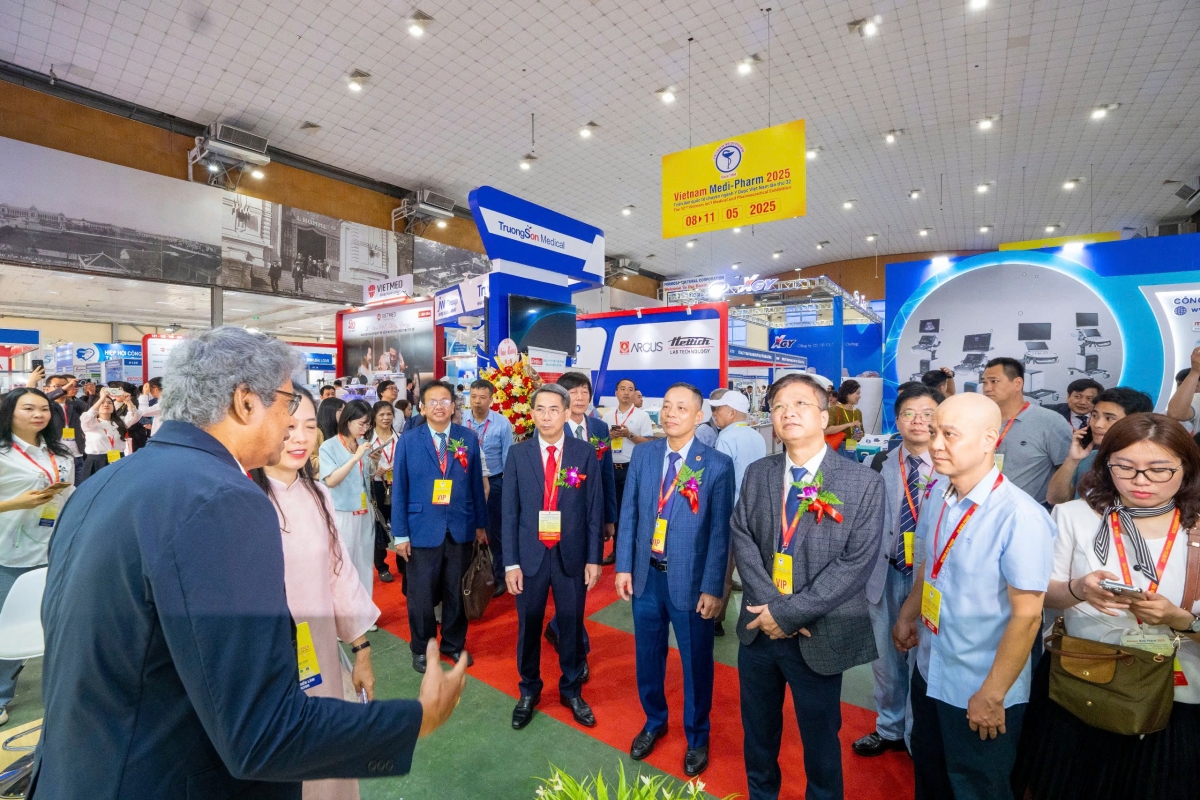 Các đại biểu, chuyên gia trong lĩnh vực Y dược của Việt Nam và quốc tế