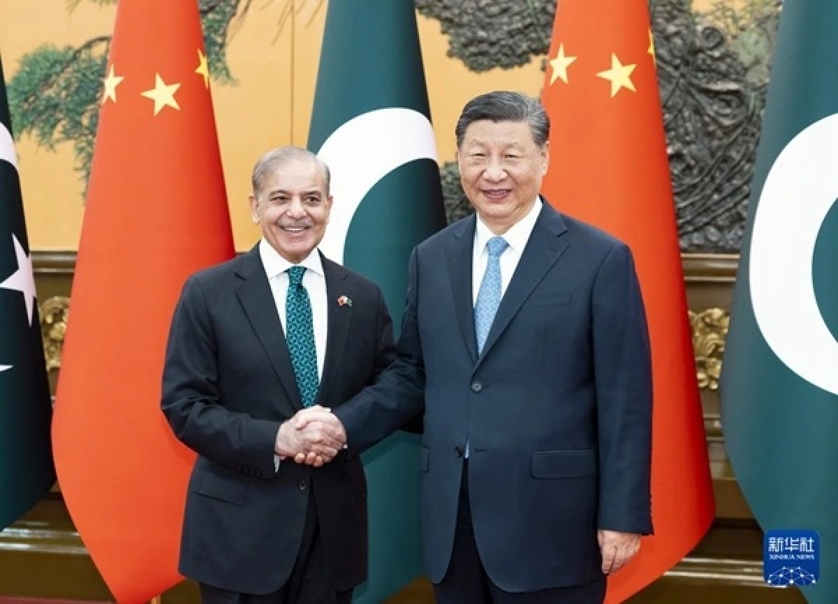 Chủ tịch Trung Quốc Tập Cận Bình gặp Thủ tướng Pakistan Shehbaz Sharif hôm 7/6. Ảnh: Tân Hoa xã