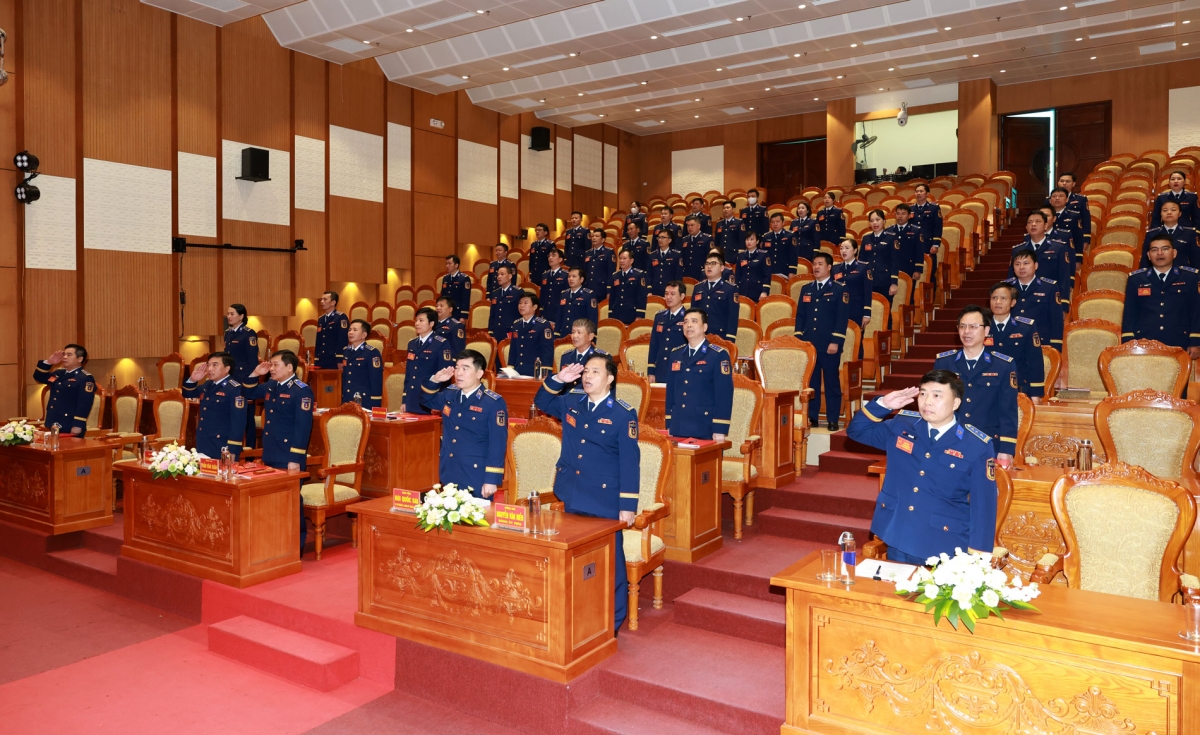 Các đại biểu dự Đại hội làm lễ chào cờ