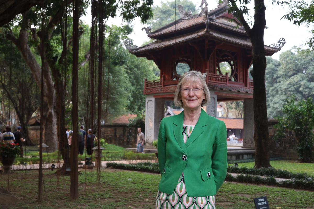 Đại sứ Gillian Bird đến thăm Văn Miếu - Quốc Tử Giám
