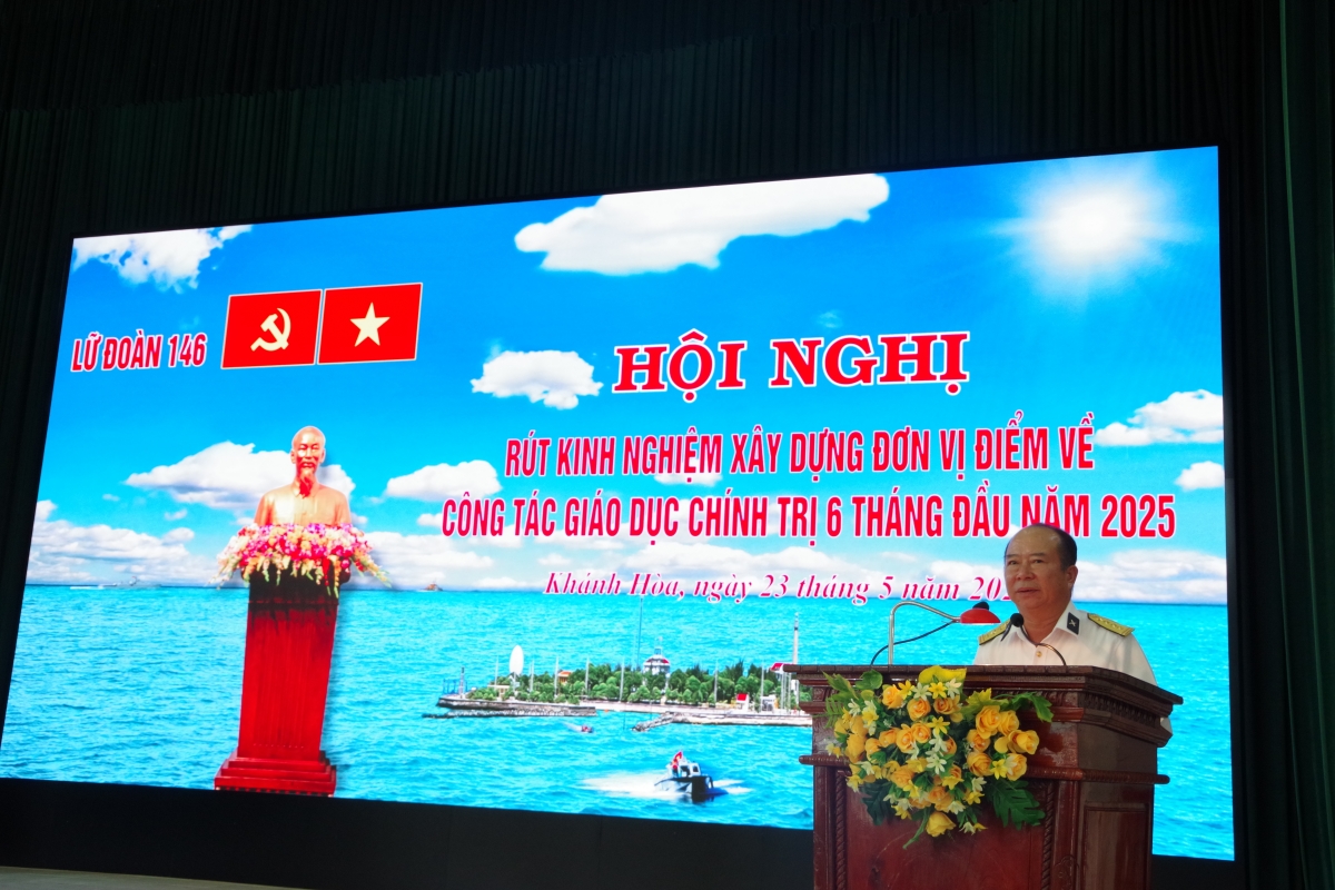Đại tá Phạm Văn Thọ, Chính ủy Lữ đoàn 146 phát biểu chỉ đạo hội nghị