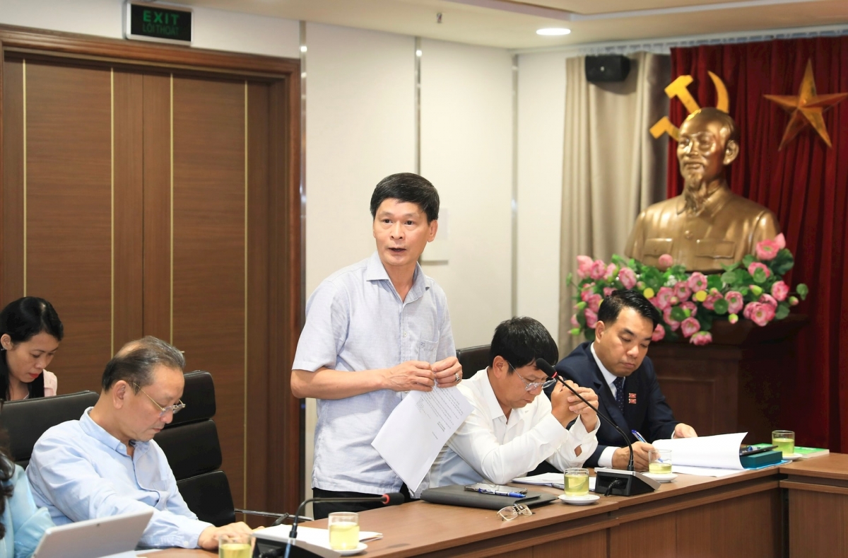 giam_doc_so_y_te_bao_cao_tai_hoi_nghi.jpg