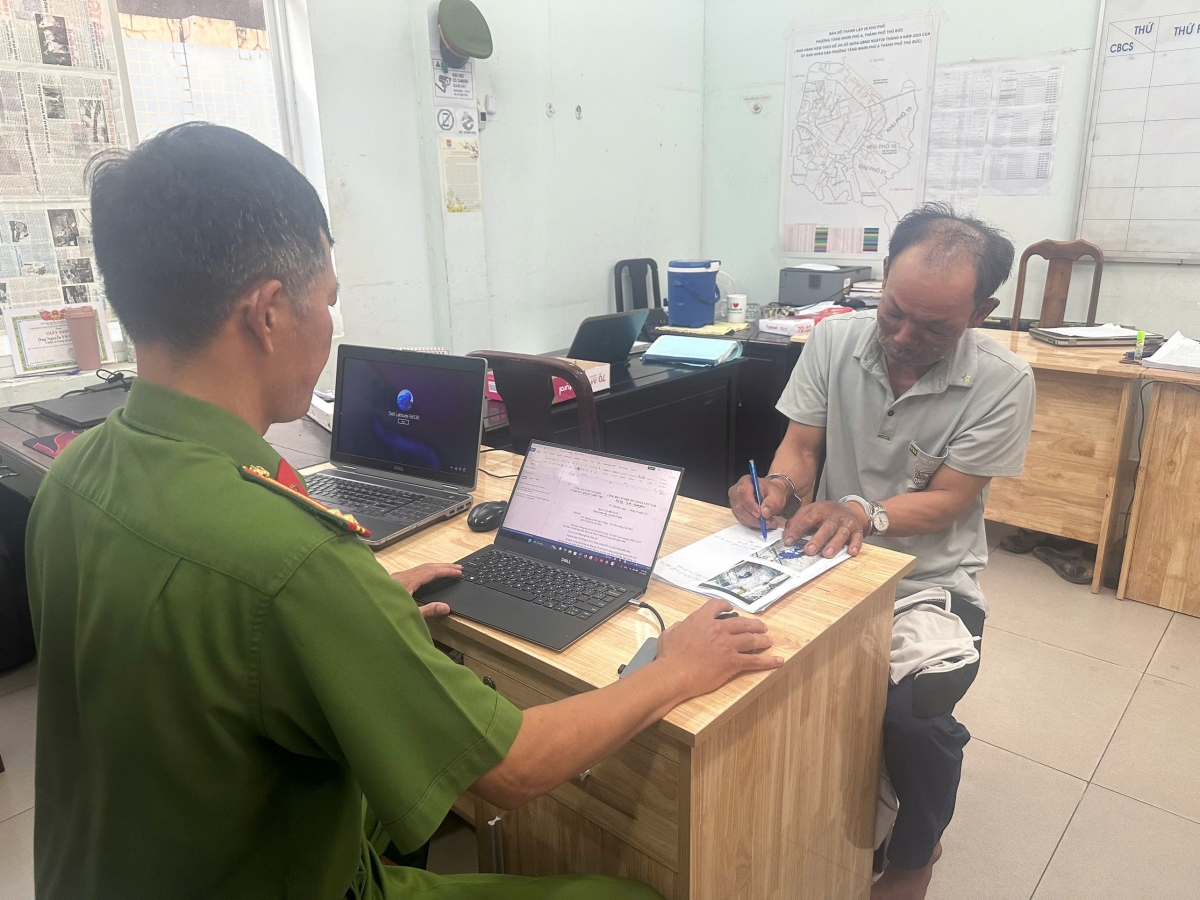 Nghi can Huỳnh Minh Trung tại cơ quan điều tra. (Ảnh: CACC)
