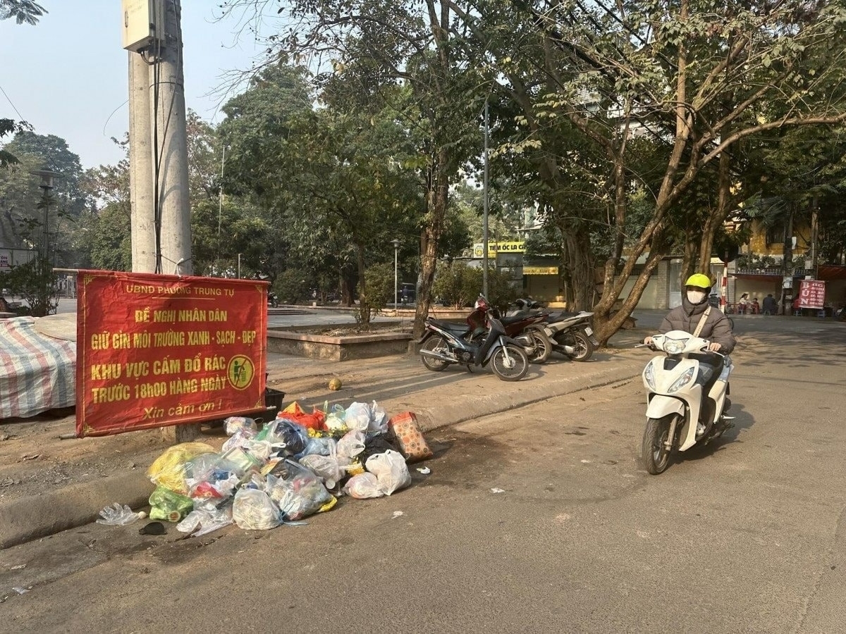 Hà Nội lắp camera giám sát hành vi đổ trộm rác thải để xử phạt. Ảnh minh họa: ITN