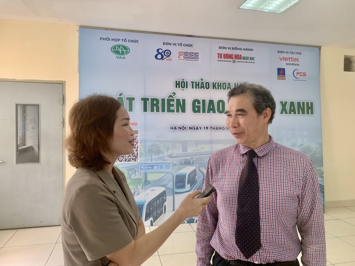 Phóng viên Hà Nho phỏng vấn PGS.TS Nguyễn Thường Lạng