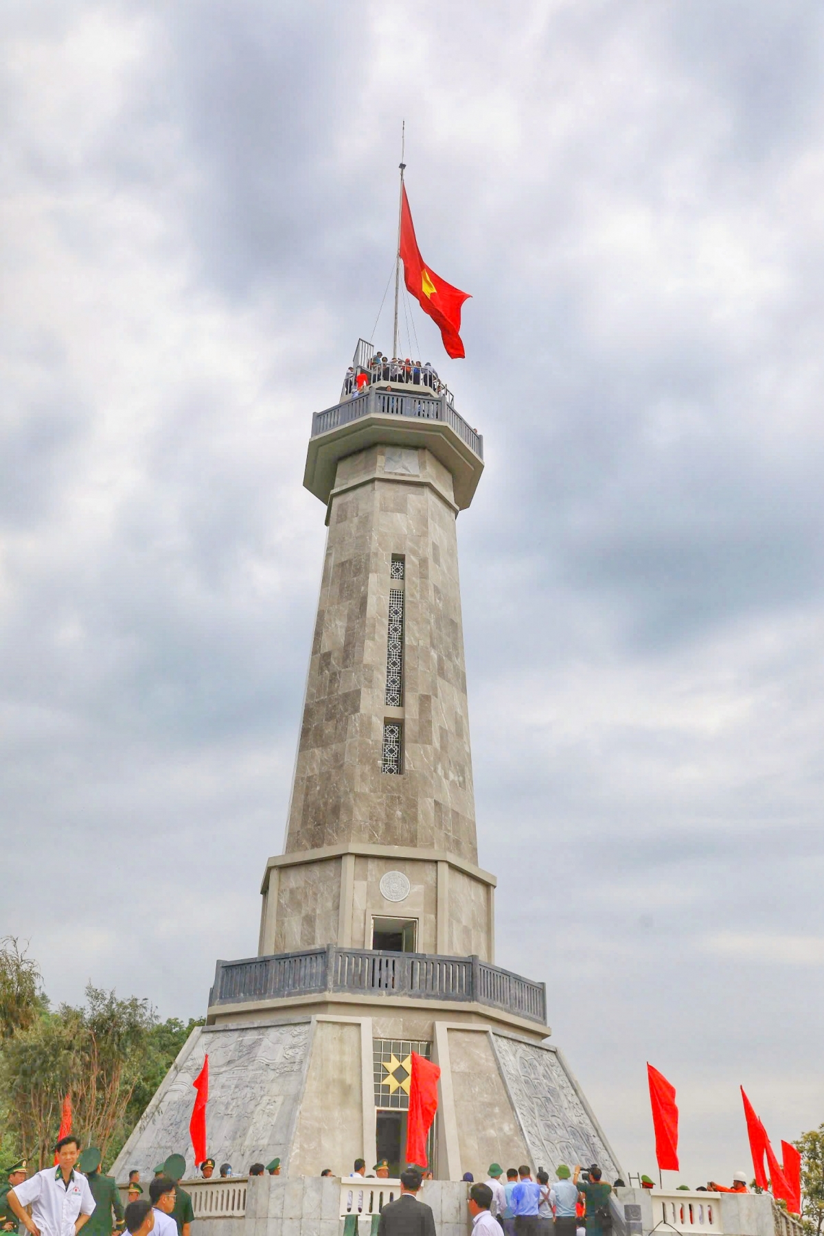 Công trình mang đậm ý nghĩa chính trị, văn hóa, khẳng định chủ quyền lãnh thổ quốc gia
và chào mừng kỷ niệm 71 năm Chiến thắng Điện Biên Phủ.