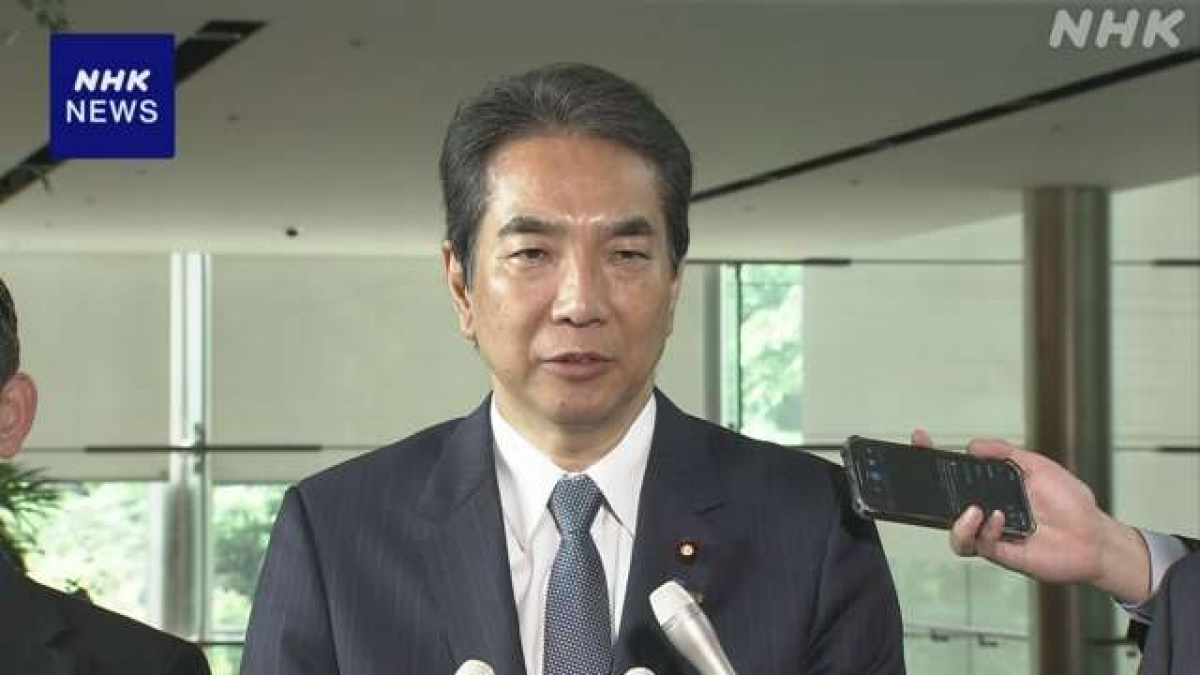 Ông Eto Taku tuyên bố từ chức sau phát ngôn "vạ miệng" - Ảnh: NHK