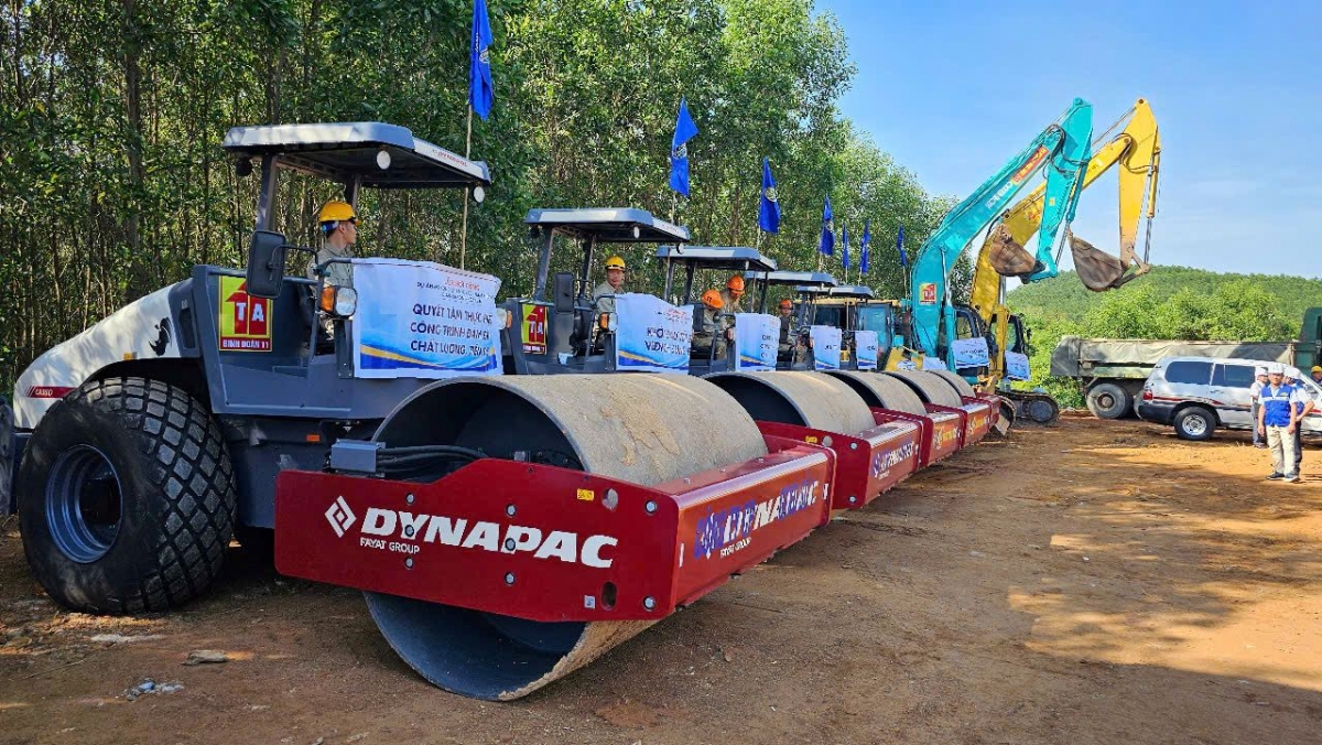 Khởi công mở rộng cao tốc La Sơn - Hòa Liên lên 4 làn xe.