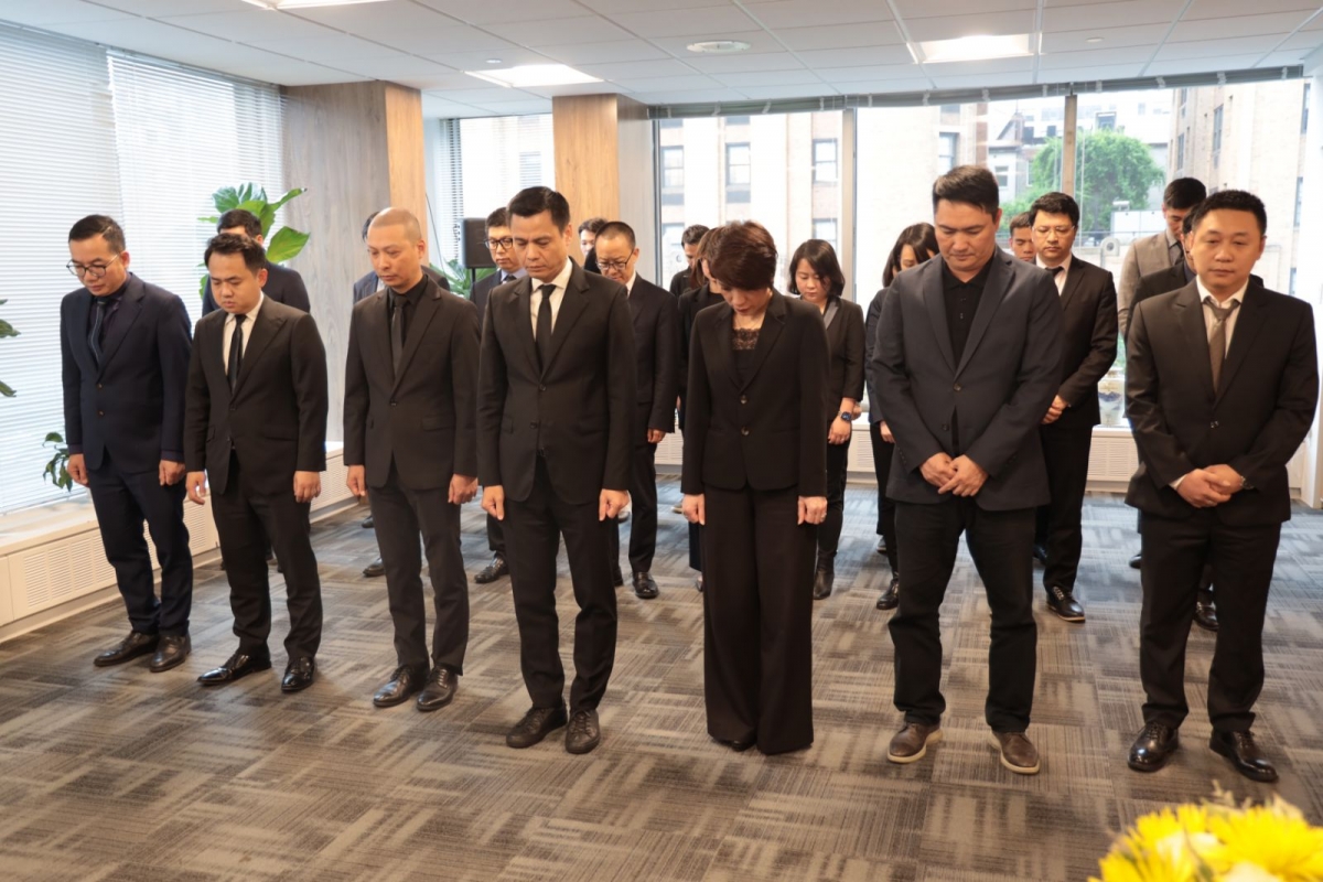 Một phút mặc niệm của thành viên Cơ quan đại diện tại New York