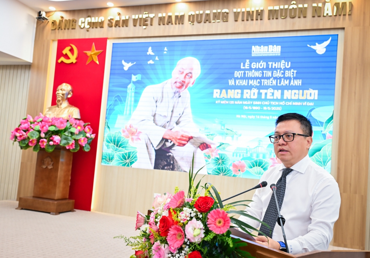 Ông Lê Quốc Minh - Tổng Biên tập Báo Nhân dân phát biểu tại Lễ khai mạc triển lãm ảnh