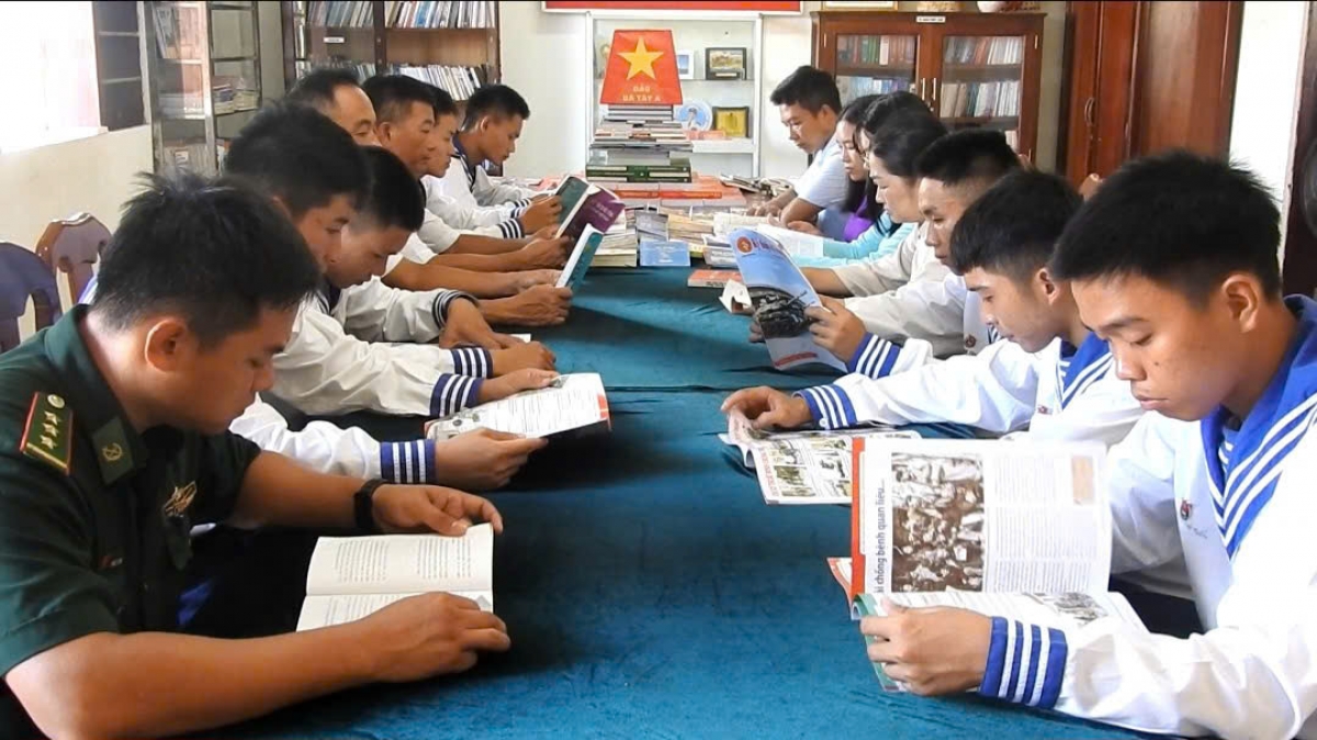 Quân dân đảo Đá Tây A nghiên cứu truyền thống của Vùng 4 Hải quân