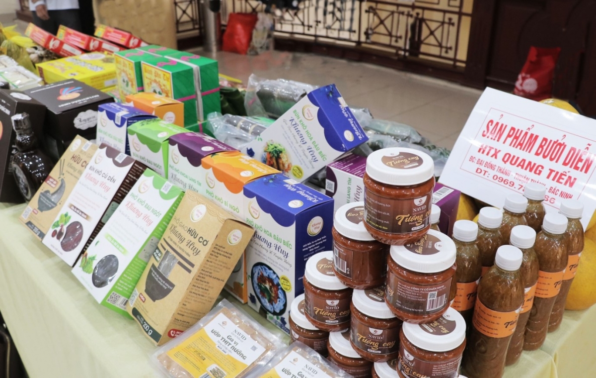 Các sản phẩm OCOP bày bán tại một hội chợ quảng bá, xúc tiến thương mại của tỉnh Bắc Ninh. (Ảnh: Công thông tin điện tử Bắc Ninh)