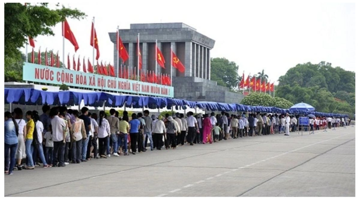 Từ ngày 2/8/2025, Bộ Tư lệnh Lăng Chủ tịch Hồ Chí Minh tiếp tục tổ chức lễ viếng Chủ tịch Hồ Chí Minh theo kế hoạch thường xuyên