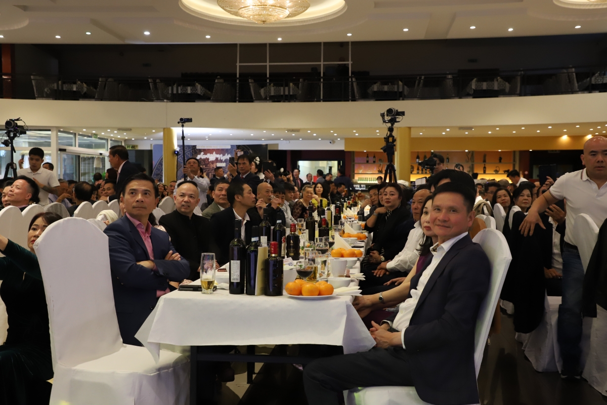 Các đại biểu khách mời tham dự chương trình.