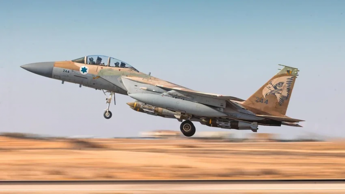 Một máy bay chiến đấu F-15 của Không quân Israel cất cánh để tấn công các mục tiêu của Houthis ở Yemen vào ngày ngày 5-5. Ảnh: LỰC LƯỢNG PHÒNG VỆ ISRAEL