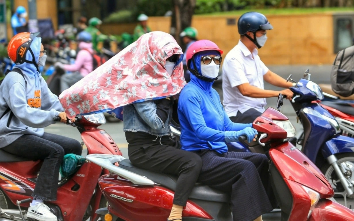 Hà Nội nắng nóng, chiều tối và đêm có mưa dông