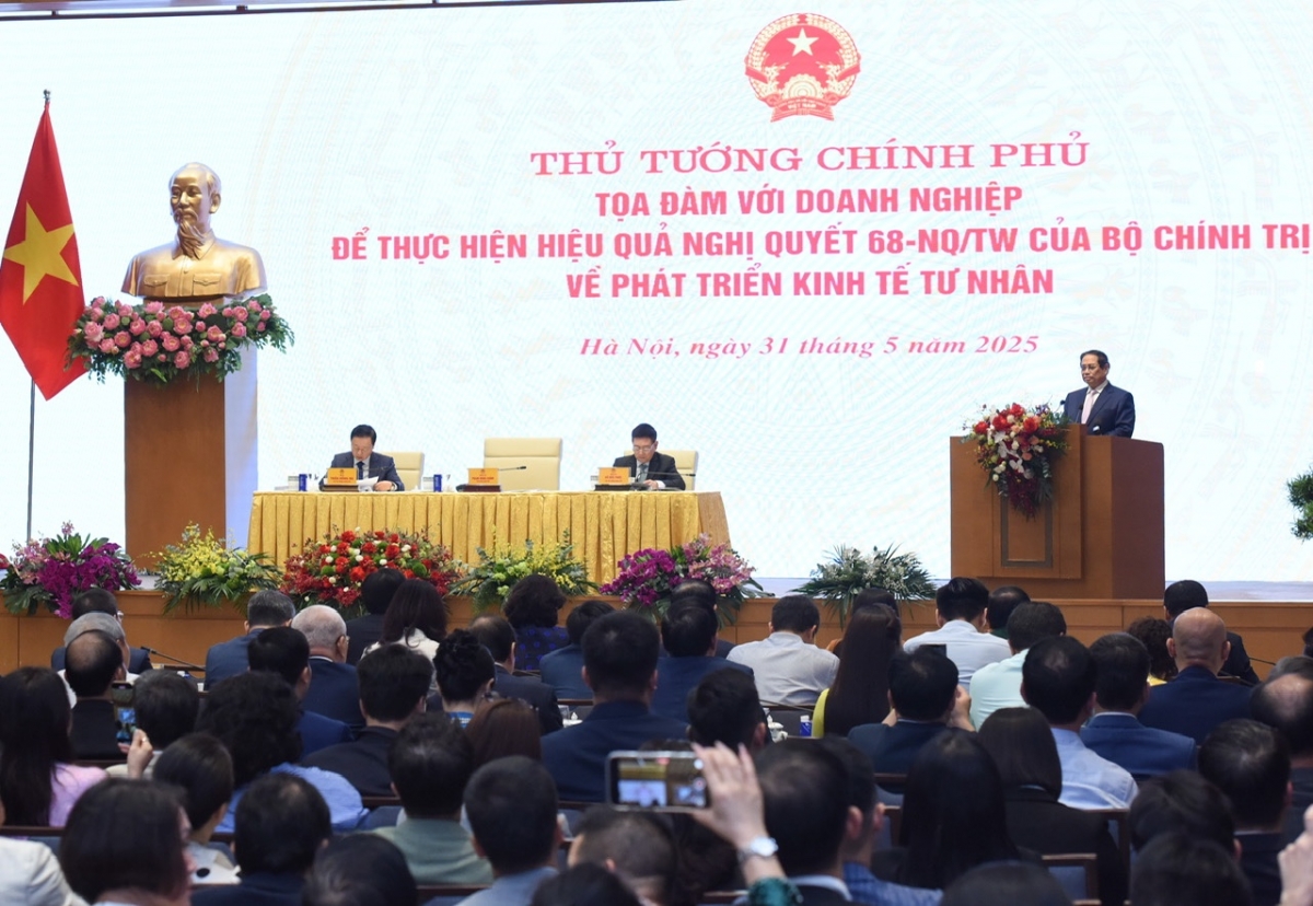 Thủ tướng Phạm Minh Chính chủ trì cuộc Tọa đàm với doanh nghiệp, hiệp hội doanh nghiệp để thực hiện hiệu quả Nghị quyết 68-NQ/TW của Bộ Chính trị