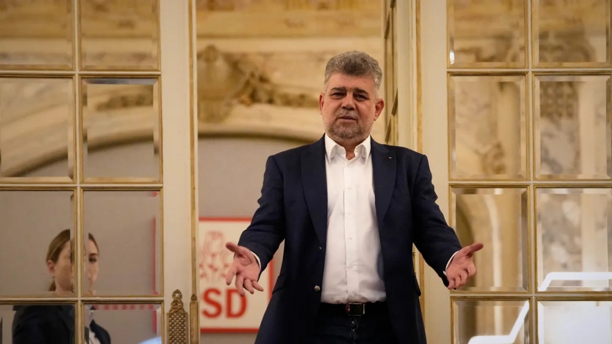 Thủ tướng Romania Marcel Ciolacu tại trụ sở PSD trước khi tuyên bố từ chức, ngày 5 tháng 5 năm 2025 (Ảnh-AP)