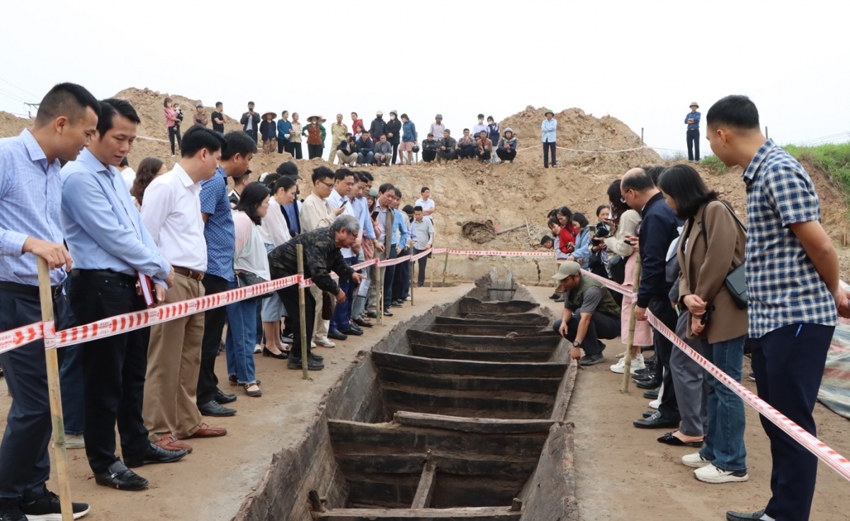 Hiện trường khai quật khảo cổ 2 chiếc thuyền tại Bắc Ninh. (Ảnh: Báo Giáo dục và Thời đại)