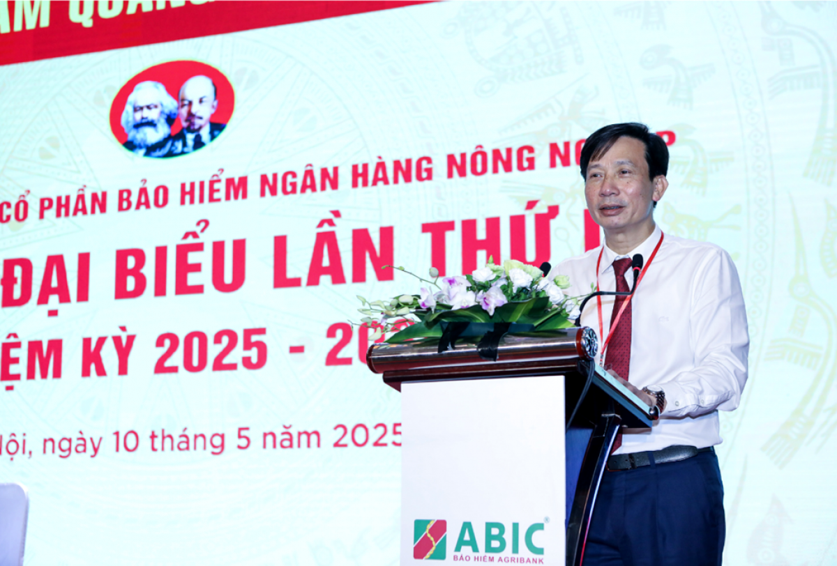 Đồng chí Phạm Đức Tuấn, Ủy viên Ban Thường vụ Đảng ủy, Thành viên HDTV, Chủ tịch Công đoàn Agribank phát biểu chỉ đạo Đại hội