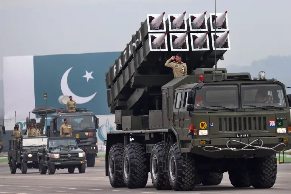 Tên lửa đất đối đất Fatah-I do Pakistan sản xuất cùng bệ phóng được giới thiệu hồi tháng 3/2024 ở thủ đô Islamabad