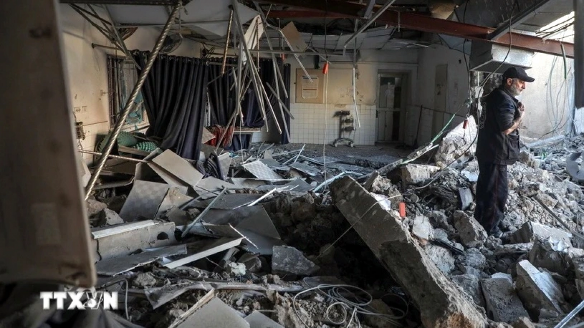 Tòa nhà bị phá hủy sau cuộc không kích của Israel xuống thành phố Gaza - Ảnh: THX/TTXVN