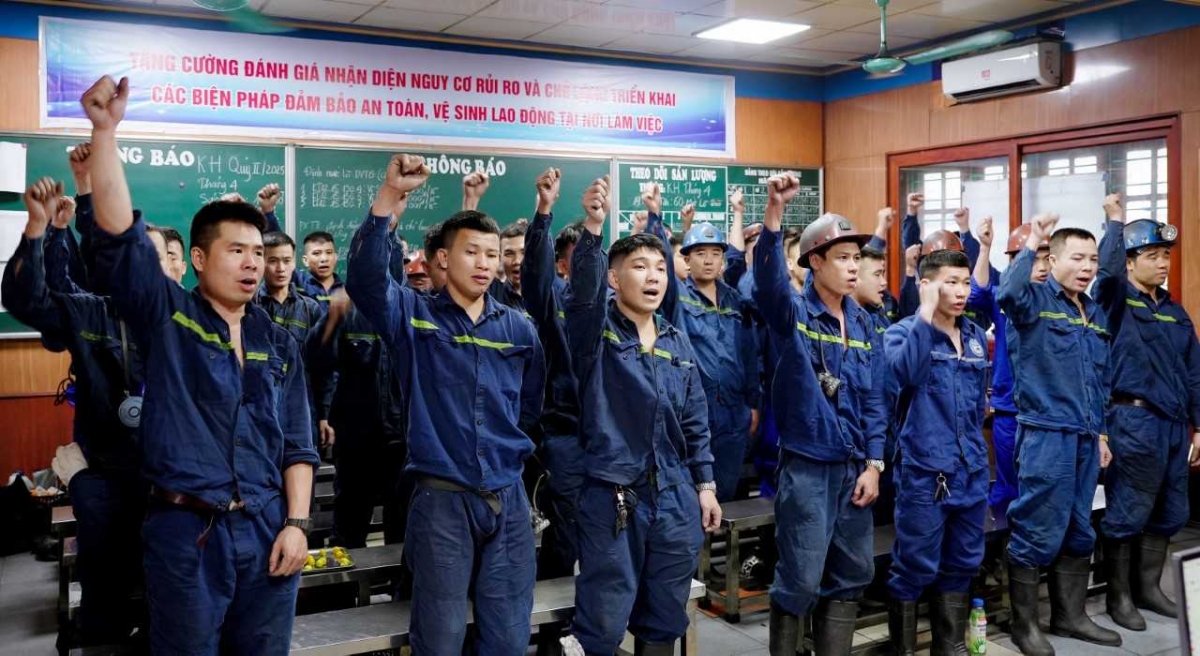 Thợ lò Than Vàng Danh quyết tâm sản xuất đảm bảo an toàn, hoàn thành kế hoạch “Tháng hành động về ATVSLĐ - Tháng Công nhân” năm 2025