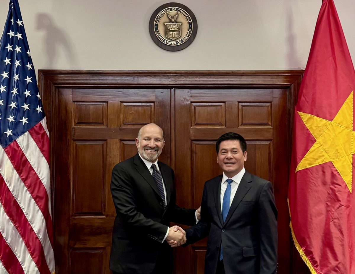 Bộ trưởng Bộ Công Thương Nguyễn Hồng Diên và Bộ trưởng Thương mại Hoa Kỳ Howard Lutnick.