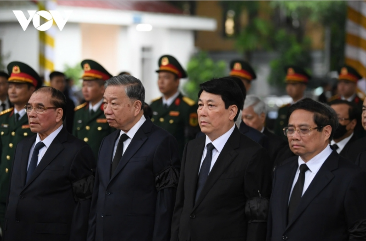 Tổng Bí thư Tô Lâm, Chủ tịch nước Lương Cường, Thủ tướng Phạm Minh Chính cùng các lãnh đạo, nguyên lãnh đạo Đảng, Nhà nước dự Lễ viếng nguyên Chủ tịch nước Trần Đức Lương tại Nhà tang lễ Quốc gia, số 5 Trần Thánh Tông, thành phố Hà Nội. Ảnh: Quang Trung