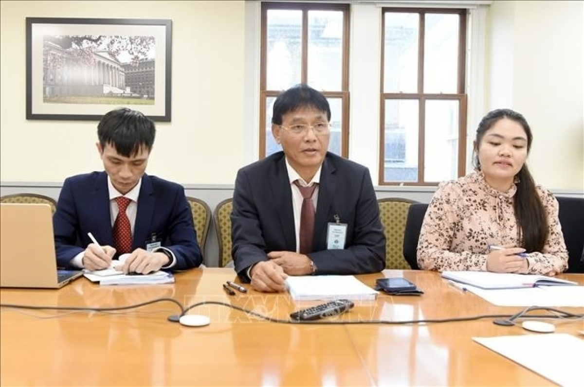Ông Đặng Ngọc Minh, Phó Cục trưởng Cục Thuế (giữa).