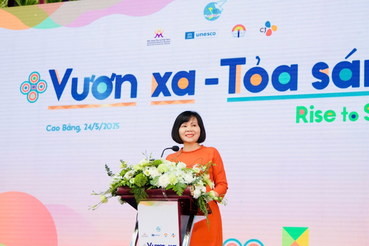 Bà Nguyễn Thị Tuyết - Giám đốc Bảo tàng Phụ nữ Việt Nam phát biểu tại sự kiện