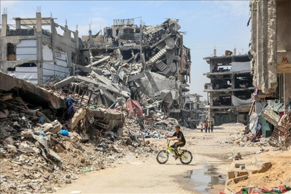 Các tòa nhà bị phá hủy do xung đột tại Jabalia, Dải Gaza. Ảnh: THX/TTXVN