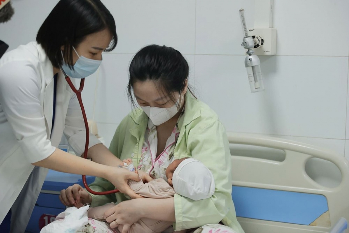 Trẻ sơ sinh ở Hà Nội bị mắc Covid-19. Ảnh: B.LÂM