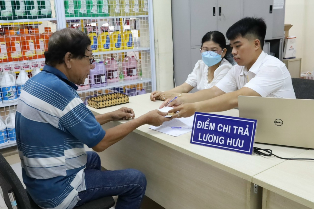 số người giải quyết hưởng lương hưu những tháng đầu năm 2025 tăng cao với khoảng 27.255 người hưởng trong 4 tháng đầu năm 2025_Ảnh minh họa