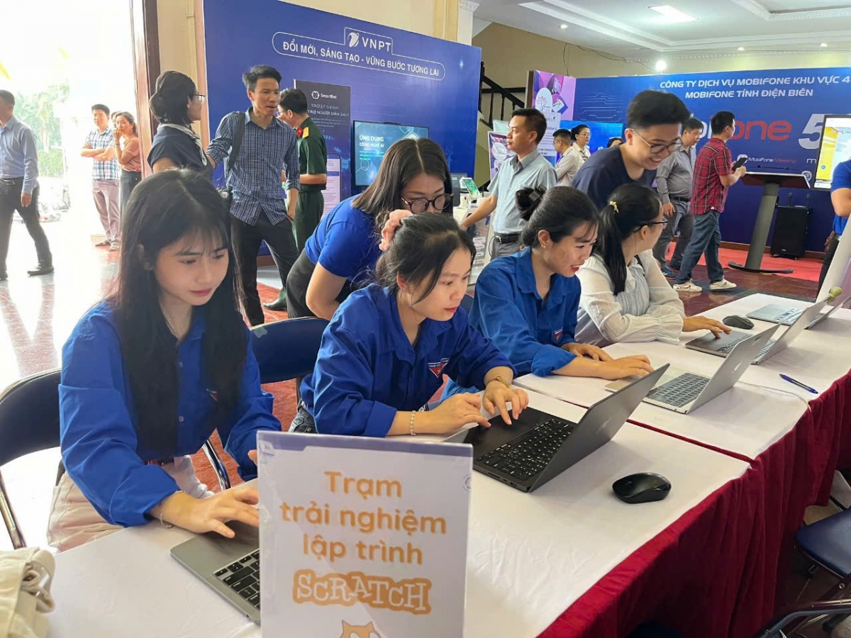 Tỉnh Điện Biên đặt mục tiêu đến năm 2026, 100% người dân trưởng thành có kiến thức cơ bản về số hóa, kỹ năng số phù hợp và sẵn sàng tham gia vào xã hội số.