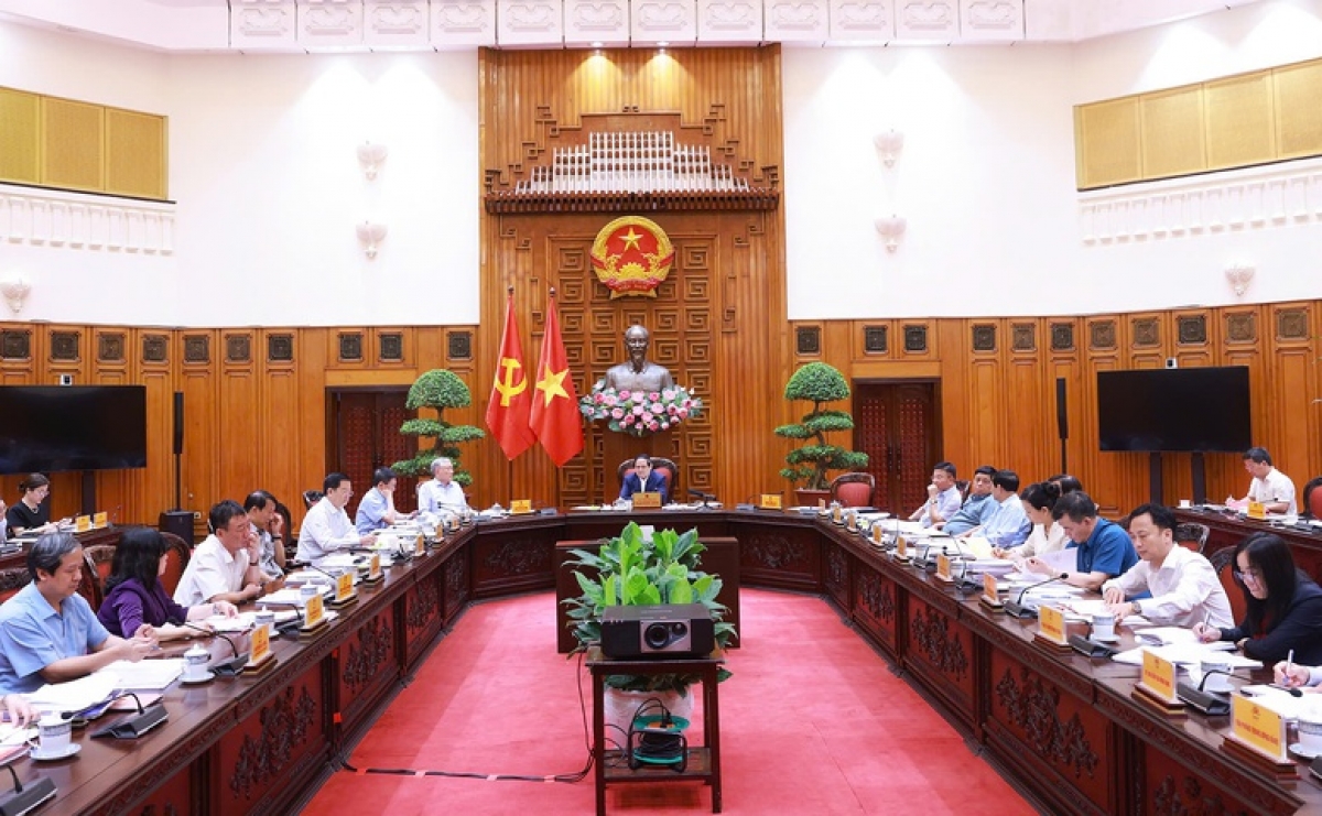 Thủ tướng Phạm Minh Chính chủ trì họp xây dựng dự thảo nghị quyết của Bộ Chính trị về y tế, giáo dục.