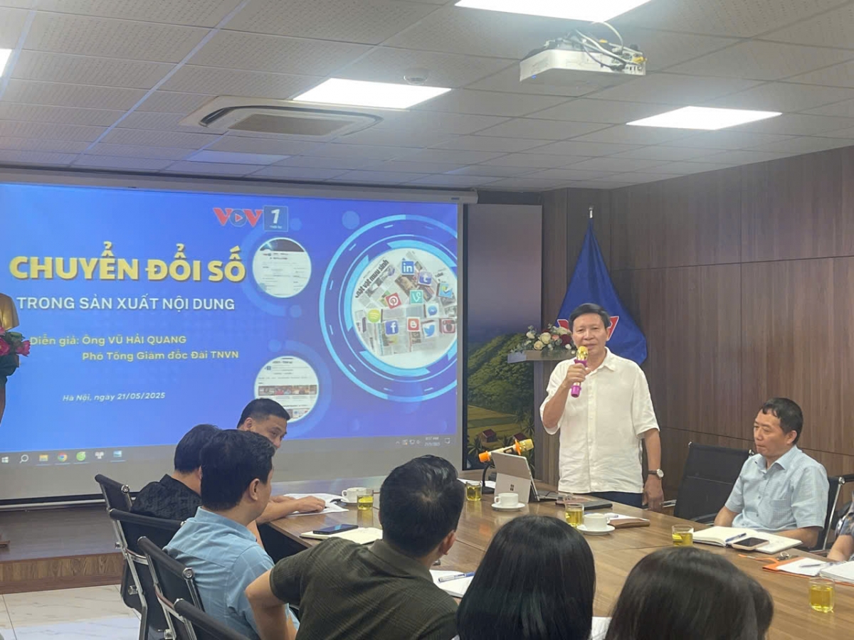 Tiến sỹ Vũ Hải Quang, Phó TGĐ Đài TNVN chia sẻ tại buổi tập huấn