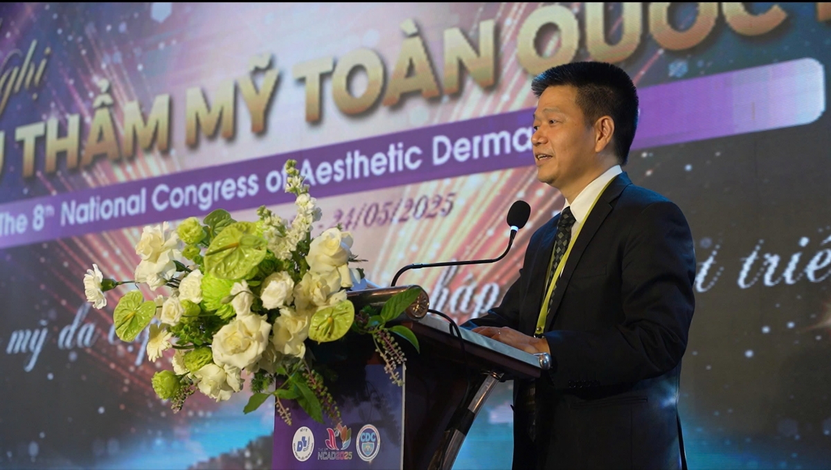 PGS.TS Lê Hữu Doanh trình bày báo cáo tại Hội nghị