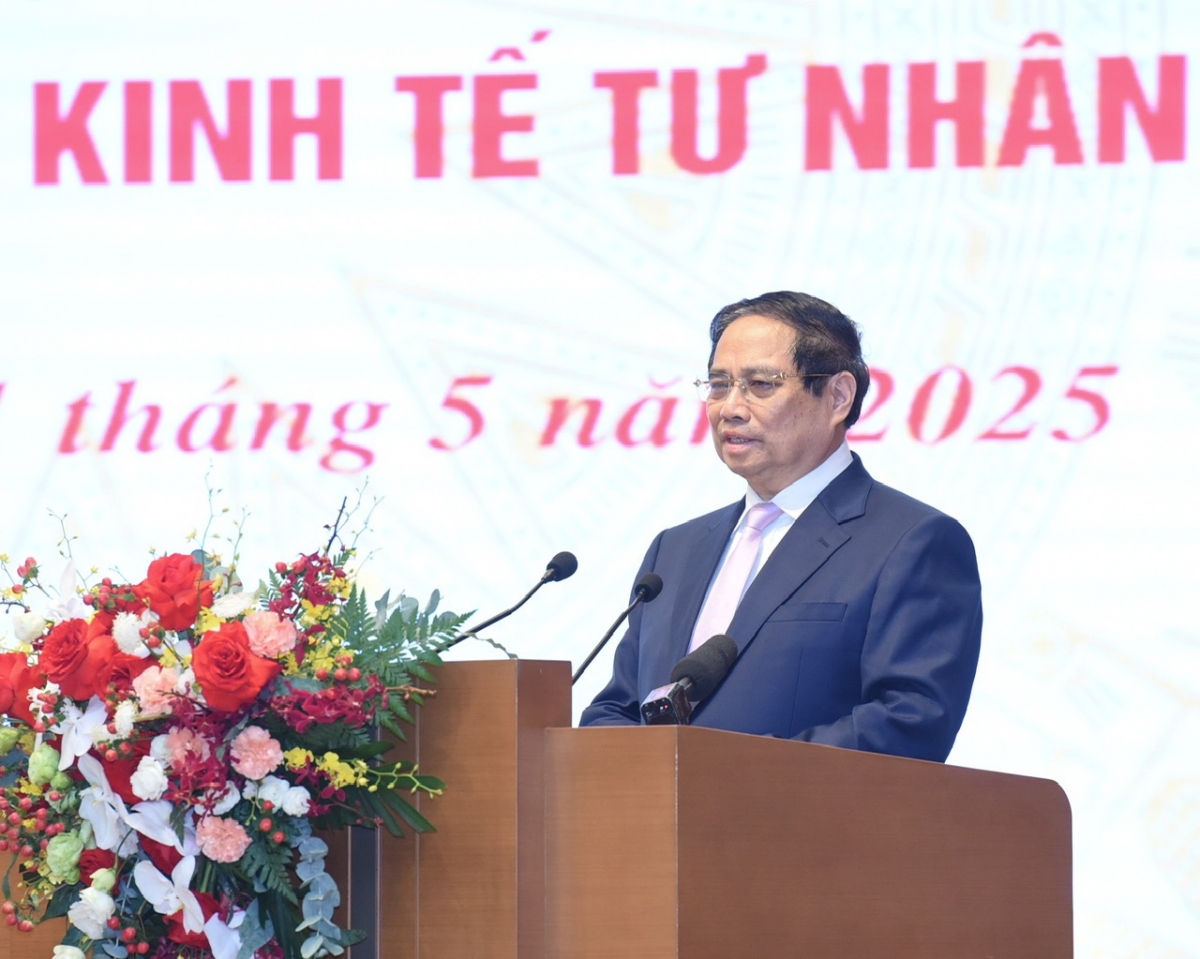 Chủ trì buổi toạ đàm với doanh nghiệp, hiệp hội doanh nghiệp để thực hiện hiệu quả Nghị quyết 68 của Bộ Chính trị về phát triển kinh tế tư nhân, Thủ tướng Phạm Minh Chính yêu cầu các bộ, ngành phải giải quyết các yêu cầu, đề xuất của doanh nghiệp trong 2 tuần.
