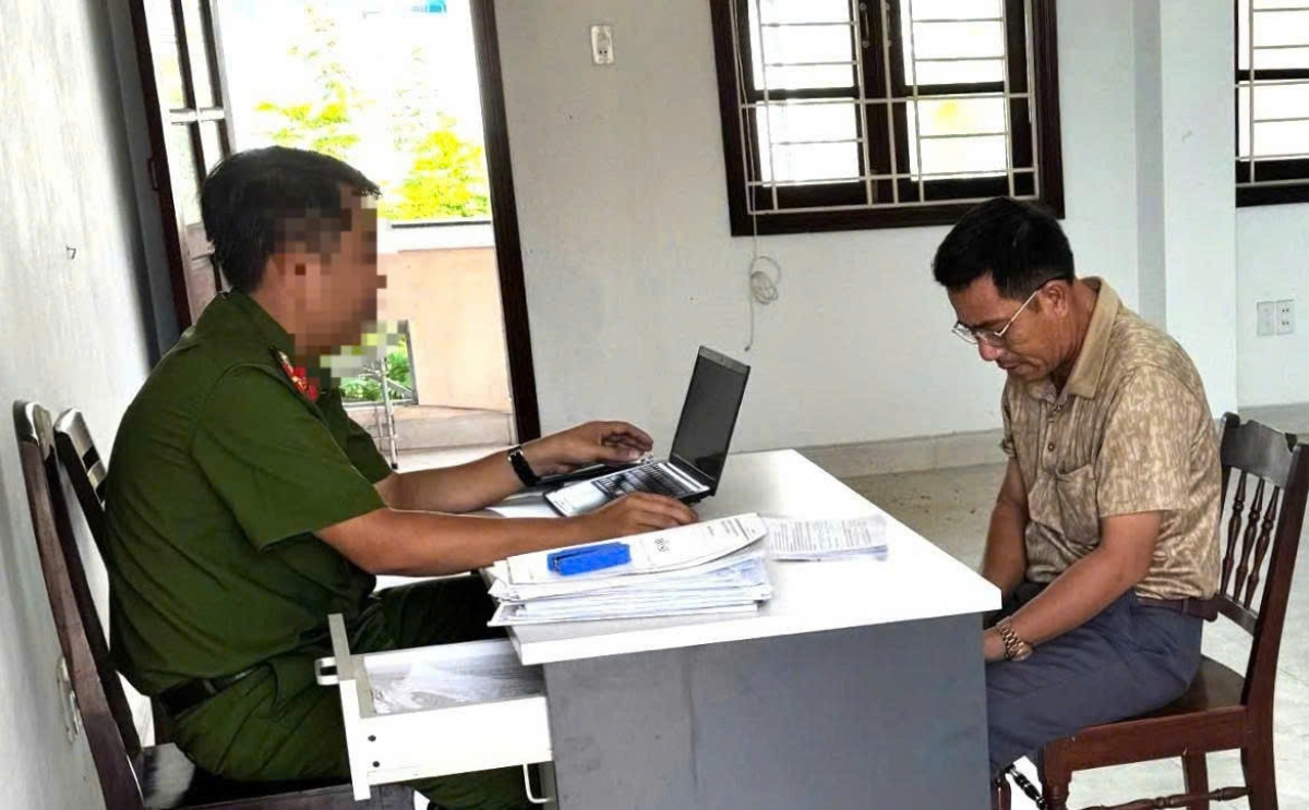 Ông Phạm Duy Hạnh tại cơ quan công an. Ảnh Công an tỉnh Bình Định cung cấp