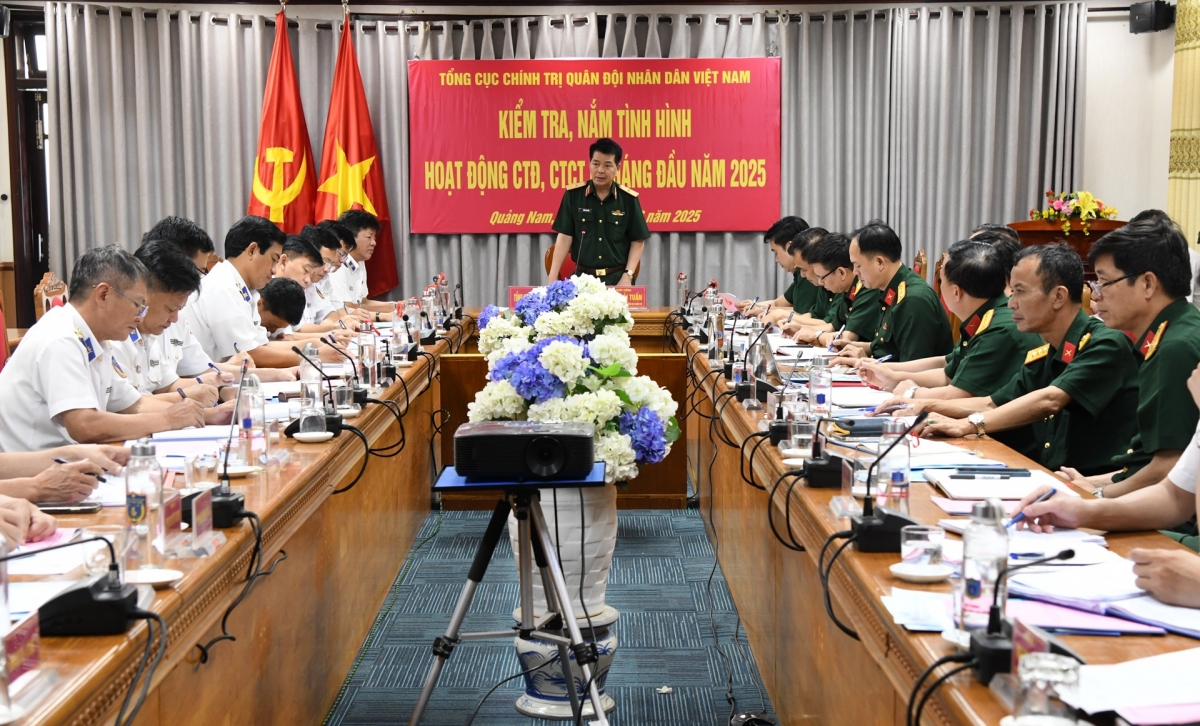 Thiếu tướng Trần Hải Tuấn, Phó cục trưởng Cục Cán bộ (Tổng cục Chính trị QĐND Việt Nam) phát biểu kết luận kiểm tra tại Bộ tư lệnh Vùng Cảnh sát biển 2.