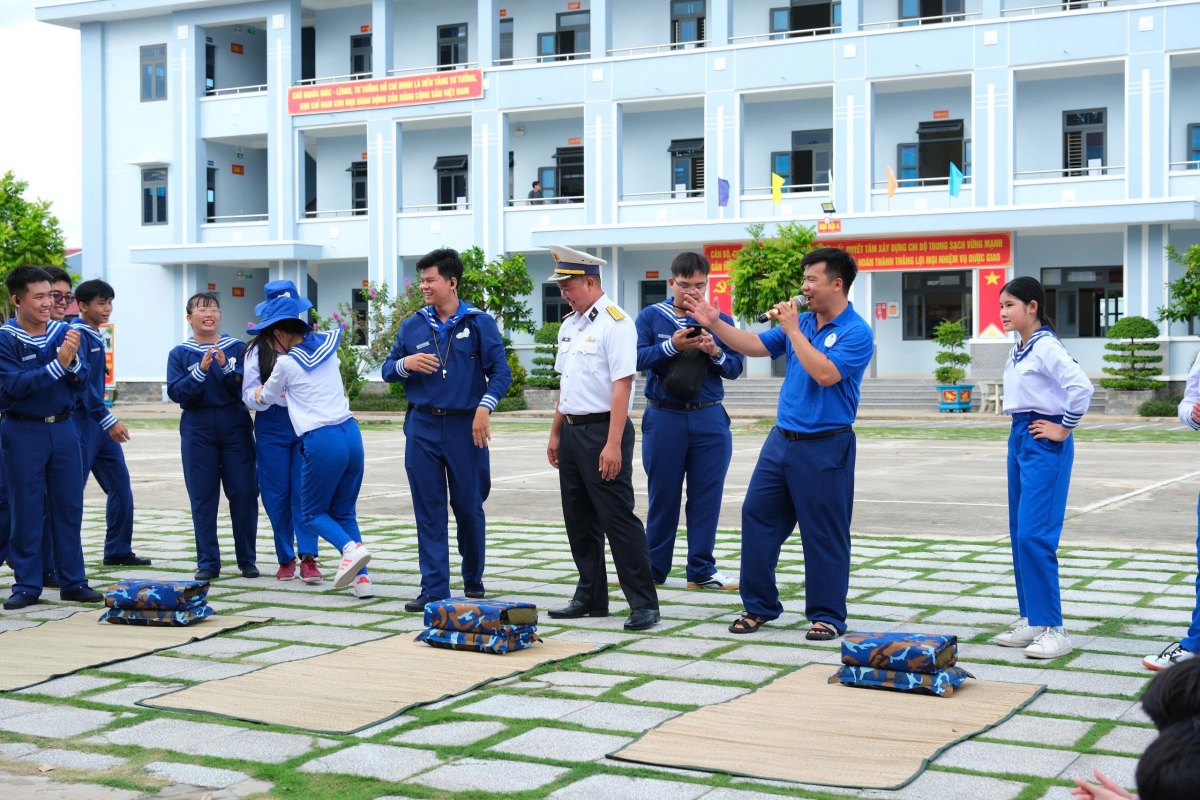 Hội thao sắp xếp nội vụ được các học viên hào hứng thực hiện