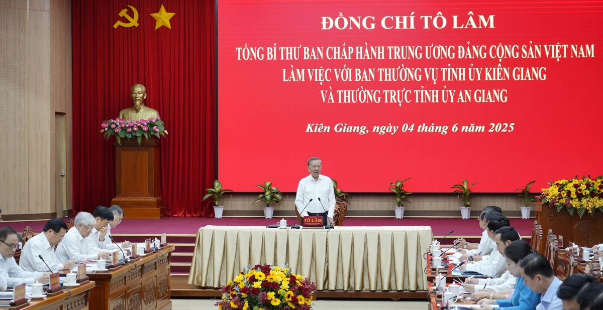 Tổng Bí thư Tô Lâm chủ trì buổi làm việc với Ban thường vụ tỉnh uỷ Kiên Giang và thường trực tỉnh uỷ An Giang.