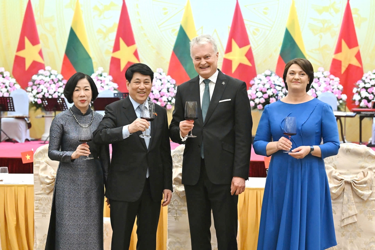 Chủ tịch nước Lương Cường và Phu nhân cùng Tổng thống Litva Gitanas Nauseda phu nhân tại chiêu đãi