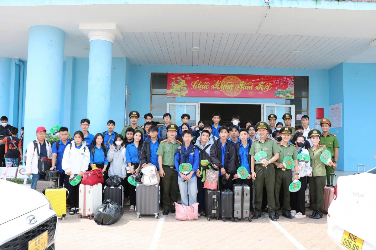 142 em học sinh đến từ các xã đảo Hòn Tre, Lại Sơn và An Sơn (huyện Kiên Hải)