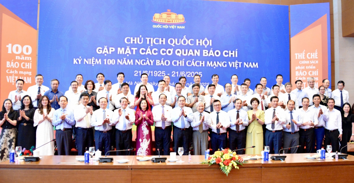 Chủ tịch Quốc hội gặp mặt các cơ quan báo chí
